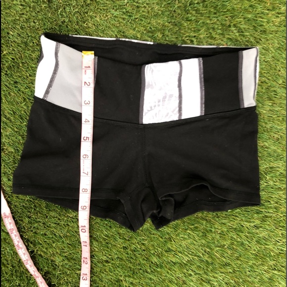 Lululemon Reversible Shorts - Picture 5 of 7